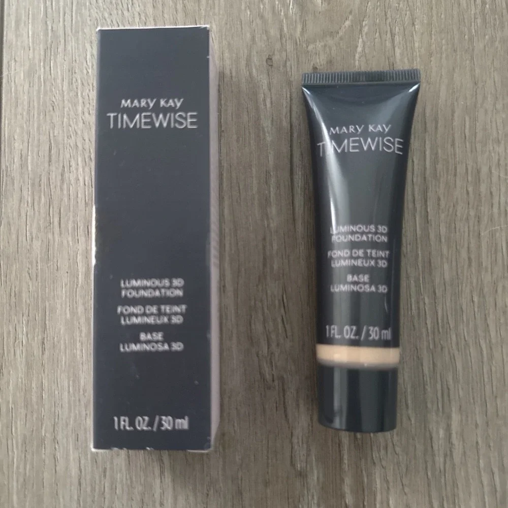 NIB Mary Kay TimeWise Luminous‎ 3D Foundation Beige C 130